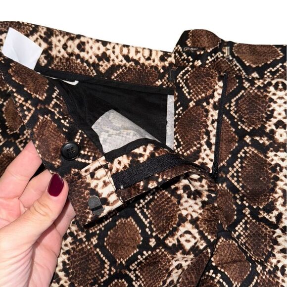 BCBG Maxazria Women’s Black/Brown Snake Print Shorts - Medium - Picture 6 of 8